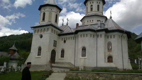 Exteriorul bisericii