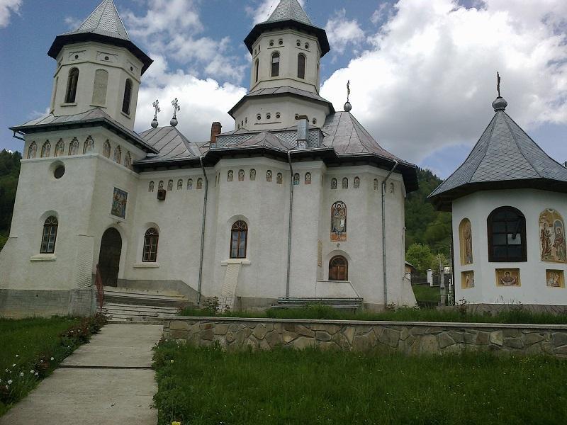 Biserica - exterior