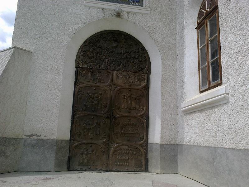 Ușa bisericii